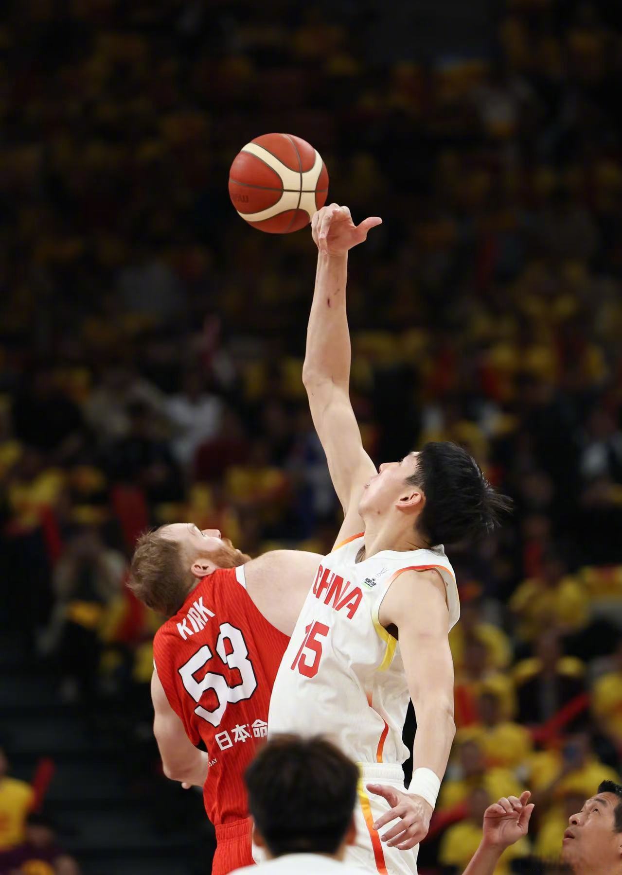 西藏男篮在球场上打出精彩表现赢得掌声