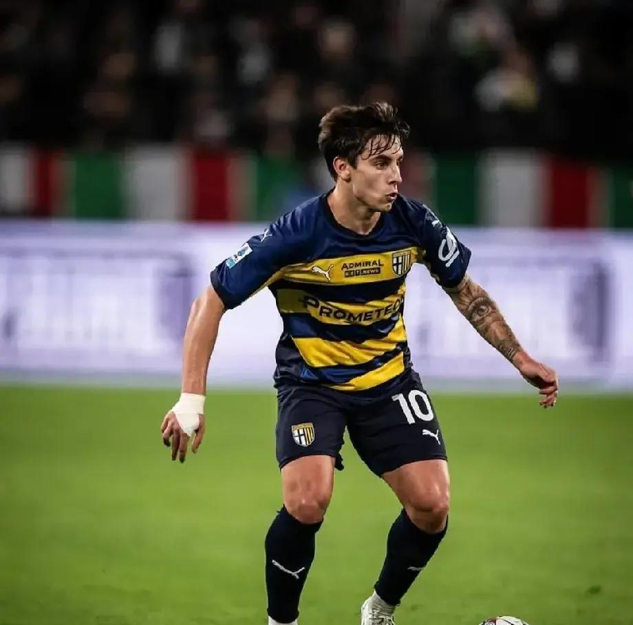 贝尔纳尔多绝杀破门,带领球队成功击败对手 贝尔纳尔多绝杀破门,带领球队成功击败对手