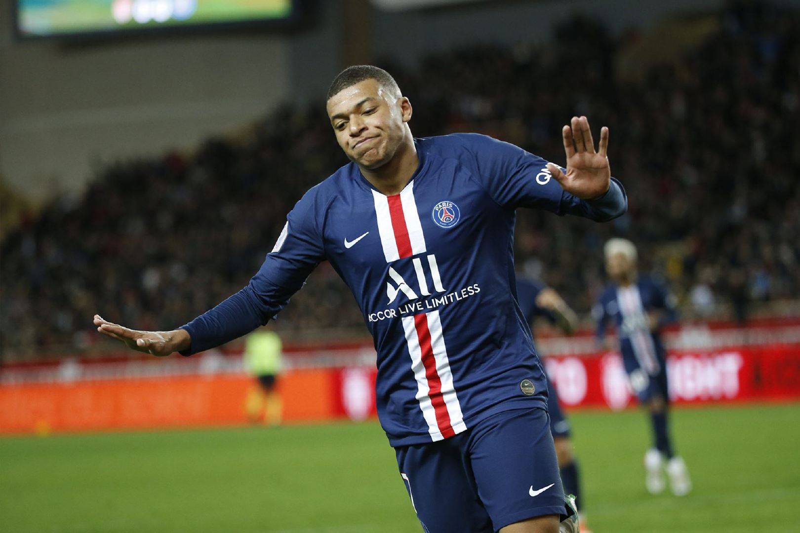 包含摩纳哥客场惨败于巴黎圣日耳曼，遭遇两连败的词条