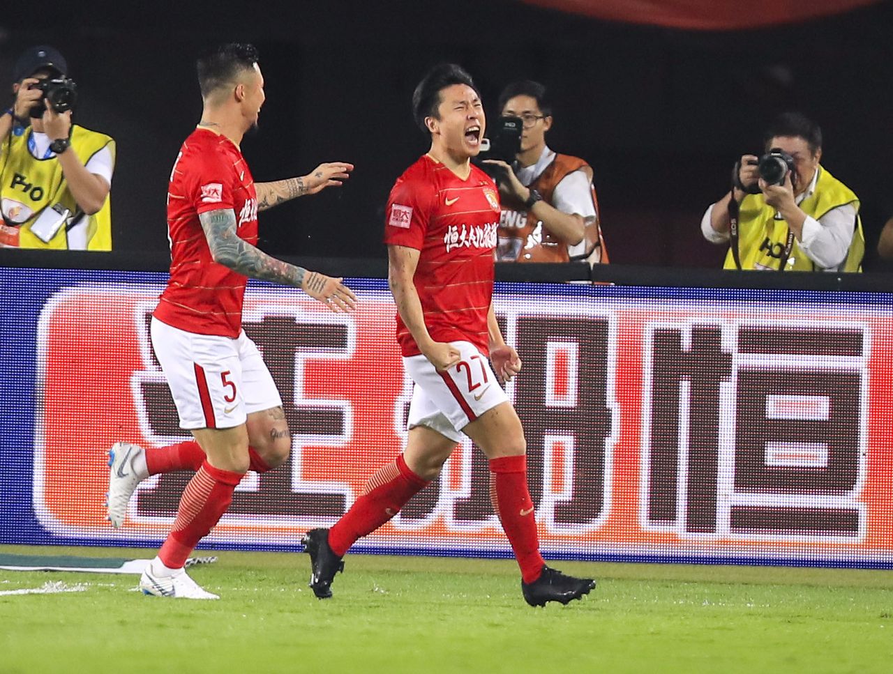 恒大客场大胜苏宁，稳固榜首的简单介绍