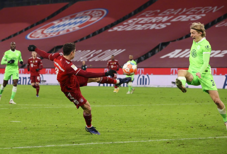 莱万当家,拜仁四球大胜晋级 莱万当家,拜仁四球大胜晋级