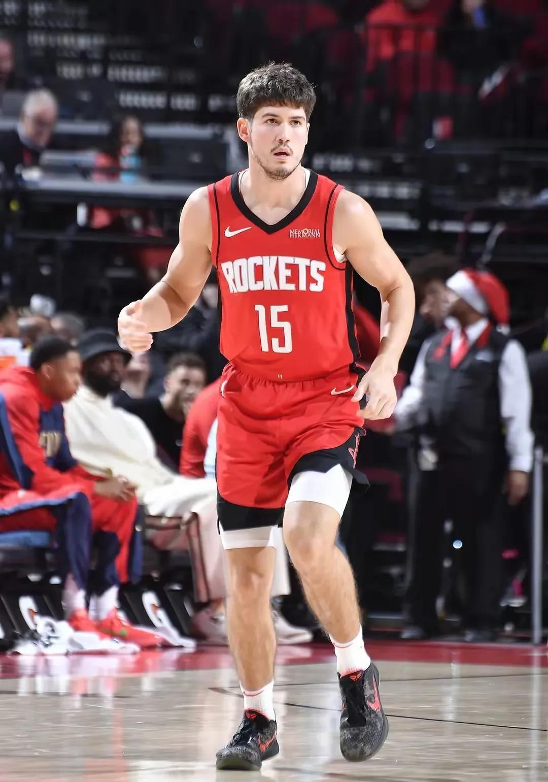 火箭内线大将迎来生涯巅峰，球队士气高昂的简单介绍